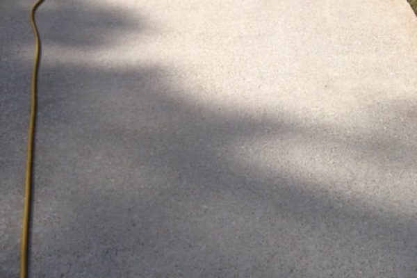 pressure-washing-sidewalk